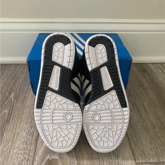 NWT Adidas Originals Rivalry Low Children’s Sneaker Kids Size 1 - Picture 5 of 6